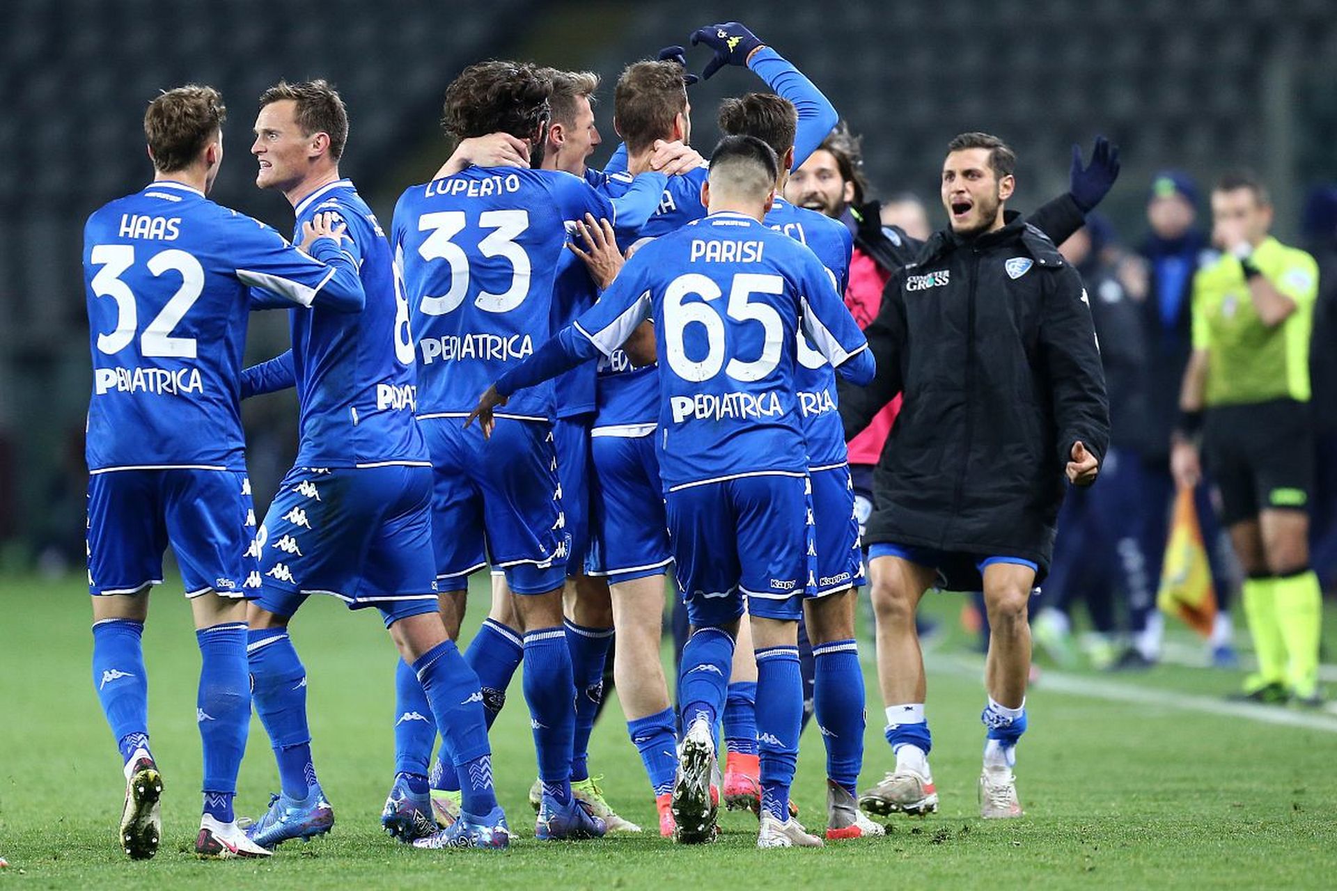 湖人签下霍 湖人签下霍